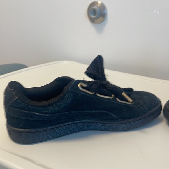 Puma suede black shoe with gold with glittery midsole - Picture 8 of 10